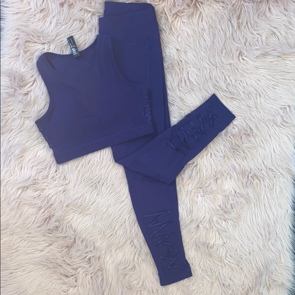Matching workout crop top/leggings set